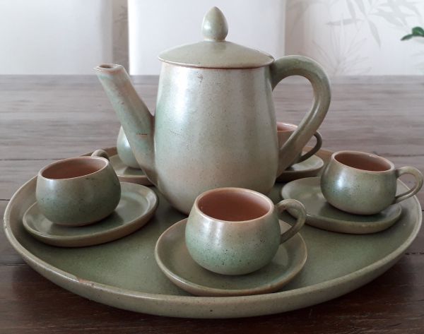 Conjunto para café em cerâmica na cor verde